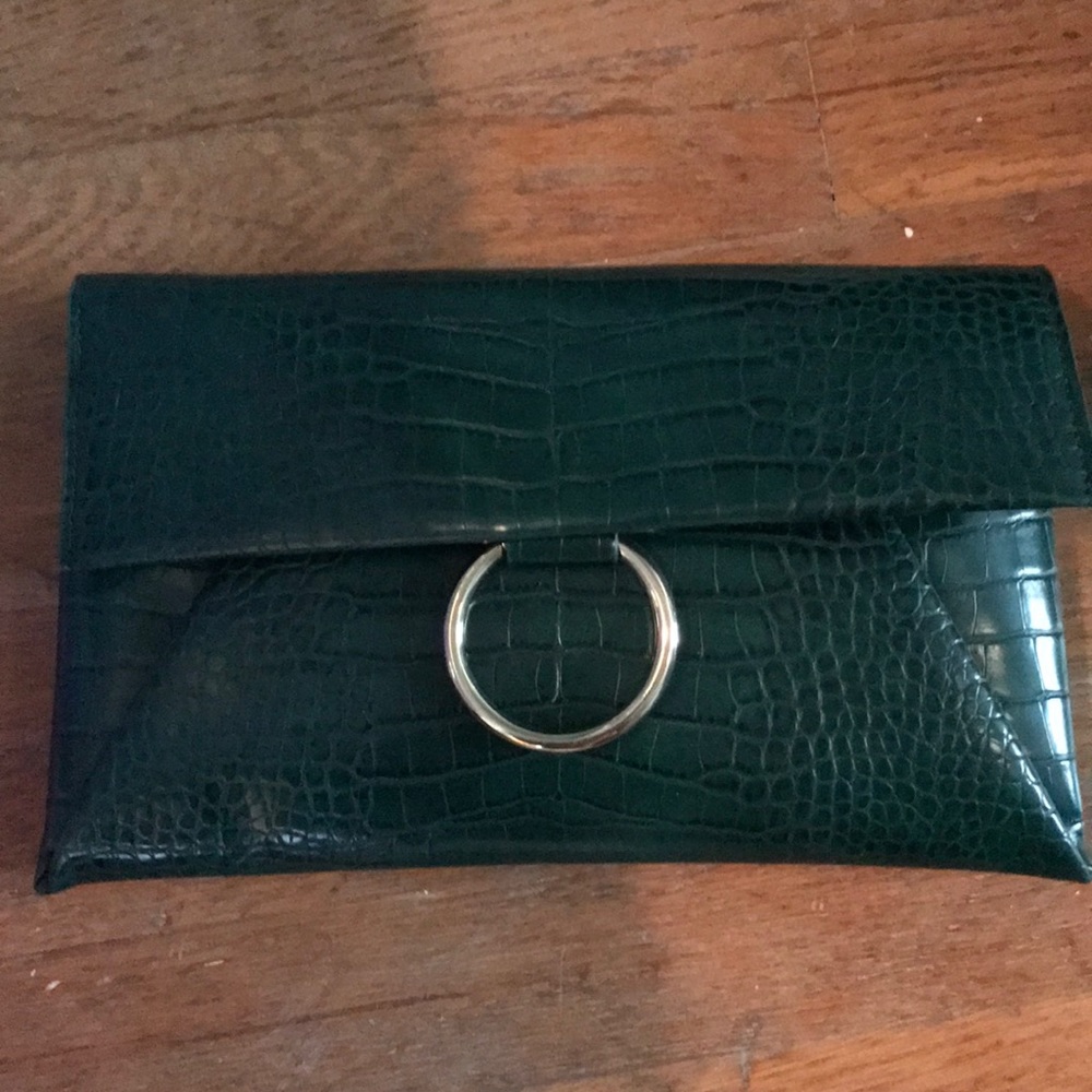 Green snake clutch with ring detail